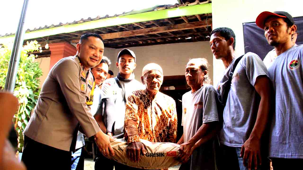 Polres Kediri Kota Gelar Bakti Sosial Dan Bakti Kesehatan, Warga Surat Mojo Sumringah.