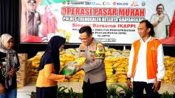 Polres Trenggalek Bersama Ikappi Gelar Operasi Pasar Pangan Murah