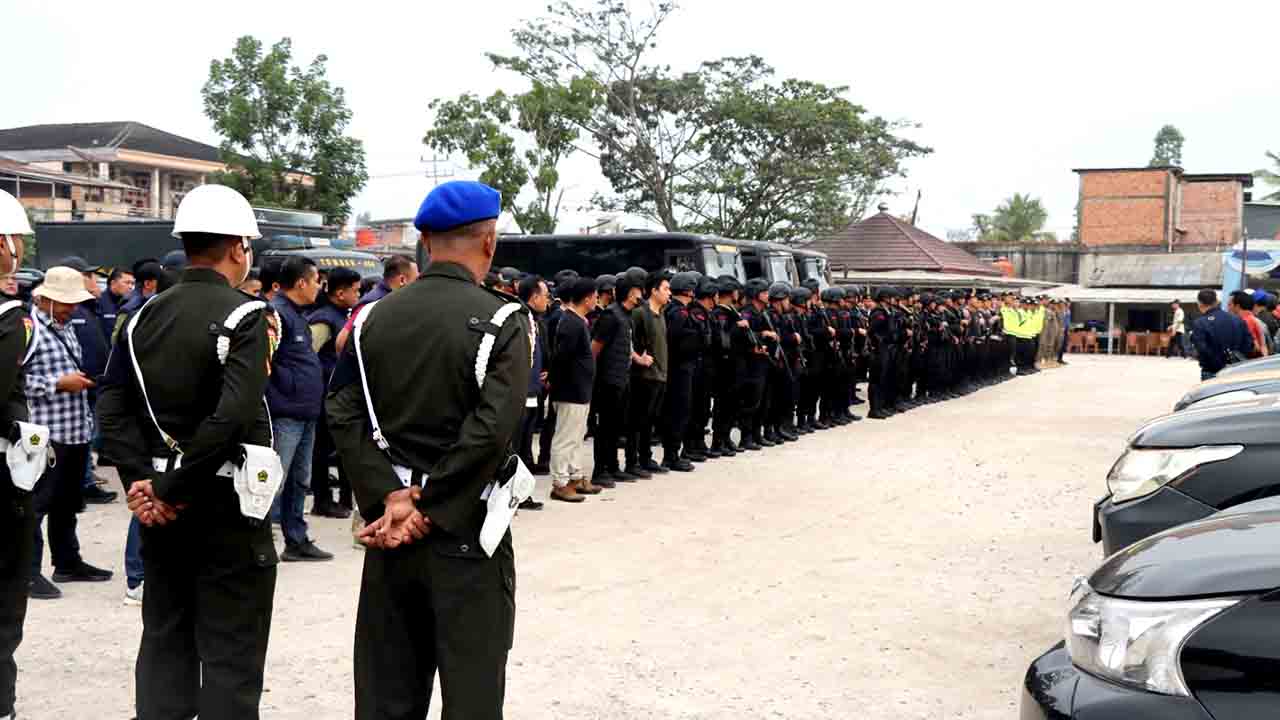 Sebanyak 400 Personil Gabungan Melakukan Penutupan Penyulingan Minyak Ilegal Di Baylen 1