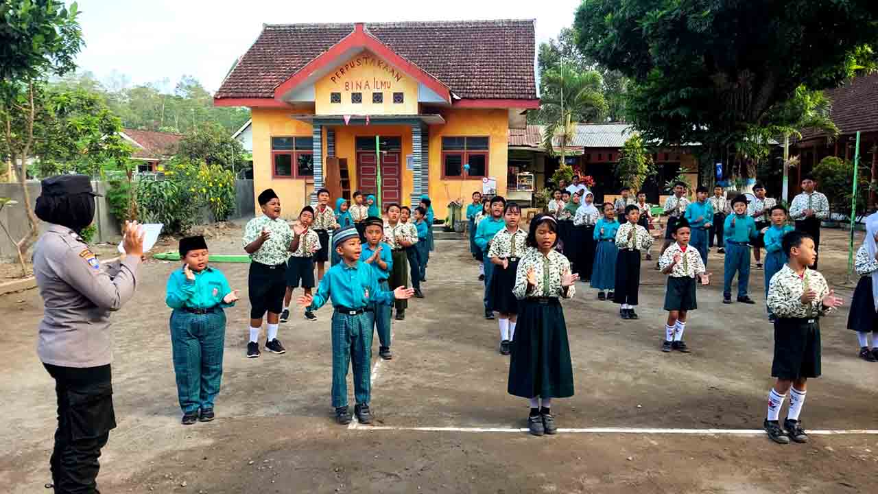 Sosialisasikan Stop Bullying Polres Blitar Blusukan Ke Sekolah