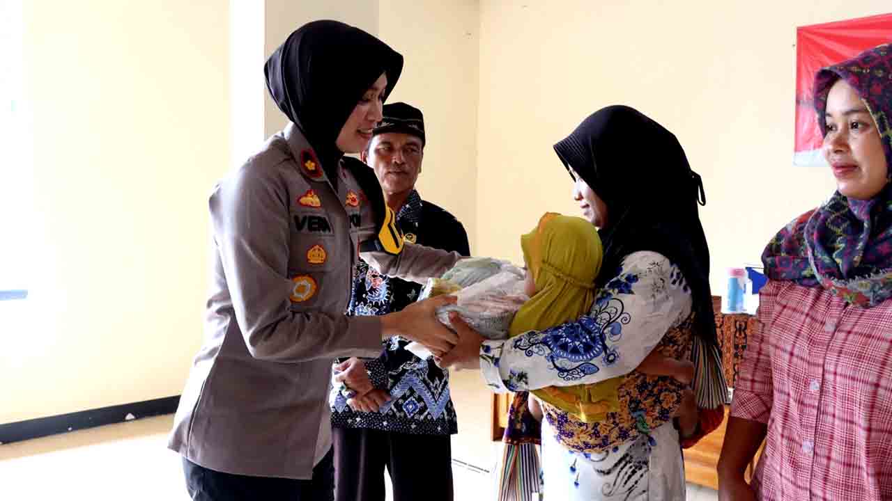 Dukung Pemerintah Tangani Stunting, Polres Ponorogo Gelar Bakti Sosial