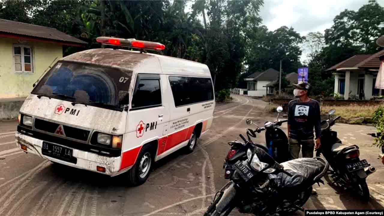 Gunung Marapi Sumatra Barat Meletus