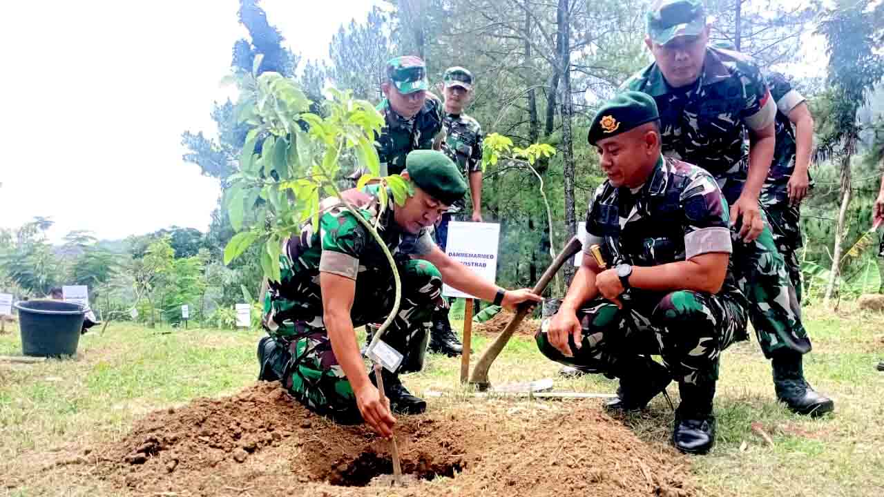 Hijaukan Kembali Lereng Gunung Lawu Bagian Utara, Tanaman 11 Ribu Bibit Pohon 2