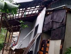 Hujan Deras Disertai Angin Puting Beliung Terjang Desa Longkeyang