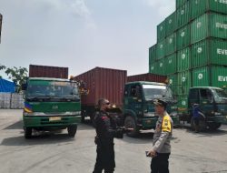 Pastikan Distribusi Logistik Pemilu 2024 Aman, Polres Pelabuhan Tanjung Perak lakukan Pengawalan
