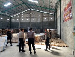 Polisi Siagakan Personel Khusus Amankan Logistik Pemilu 2024 di Gudang KPU Kota Kediri