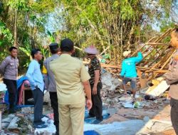 Polres Lamongan Bantu Bangun Rumah Warga yang Ambruk Terdampak Putting Beliung