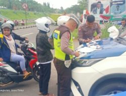 Tertibkan Pengendara Polres Bangkalan Lakukan Tilang Manual 
