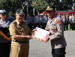 Wujud Apresiasi, Bupati HM Sanusi Beri Penghargaan 45 Personel Polres Malang dan Bhayangkari