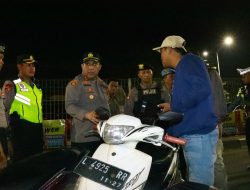 Polres Pelabuhan Tanjungperak Gelar Razia di Suramadu untuk Harkamtibmas saat Nataru