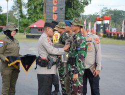Kapolri Beri Penghargaan Pin Emas Kepada Prajurit TNI dan Anggota Polri yang tergabung dalam Satgas Operasi Damai Cartenz 2023