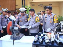 Jelang Akhir Tahun 2023, Polres Ngawi Musnahkan 176 Knalpot Brong Dan 1.700 Botol Miras