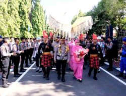 Kapolda Sulsel Tiba Di Mapolda Sulsel, Disambut Tradisi Angngaru Dan Tarian Paduppa Polwan Polrestabes Makassar