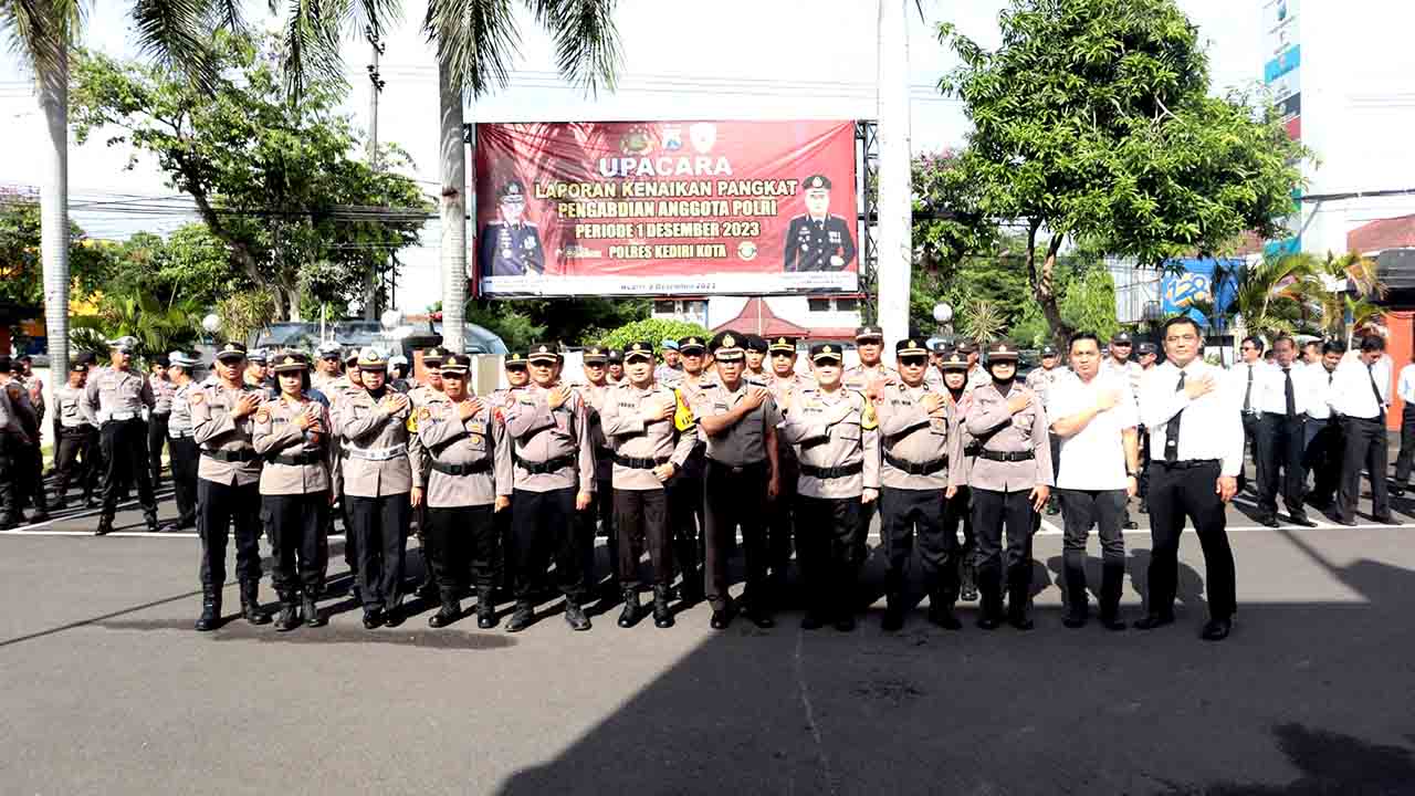 Kapolres Kediri Kota Pimpin Upacara Kenaikan Pangkat Pengabdian 1