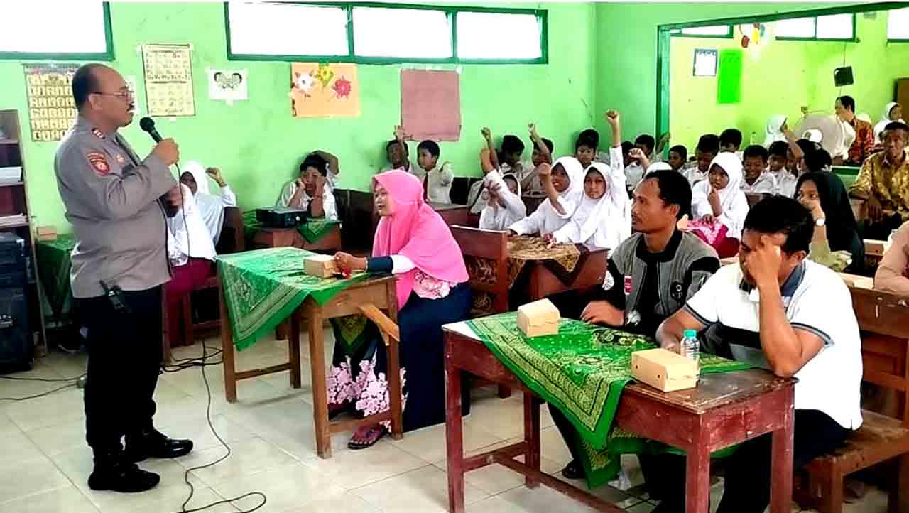Kapolsek Karanganyar Gelar Edukasi Pencegahan Aksi Bulliying Di Lingkungan Sekolah 2