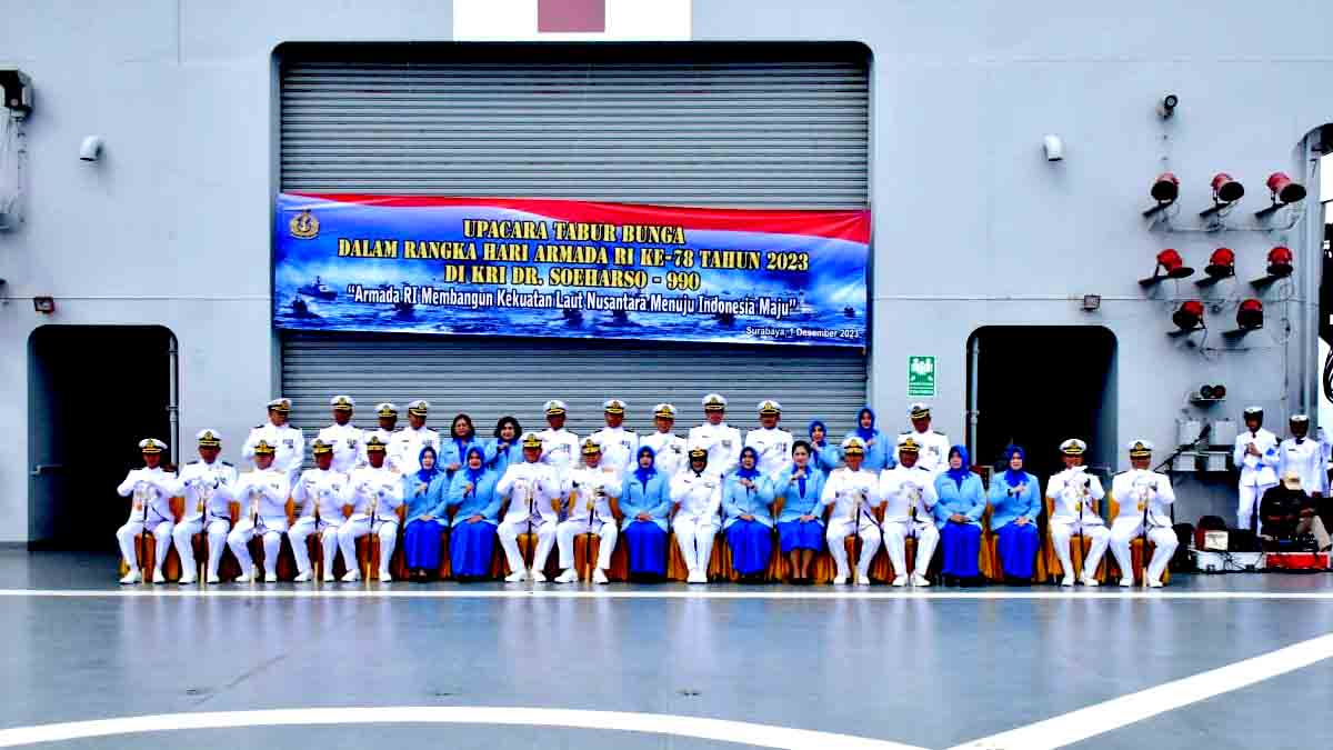 Mengenang Jasa Para Pahlawan, Seklem Aal Ikuti Tabur Bunga Di Laut