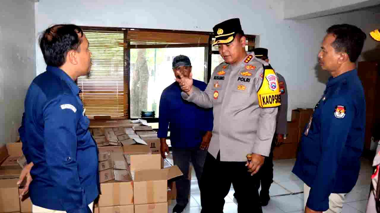 Pastikan Logistik Pemilu 2024 Aman, Kapolresta Sidoarjo Cek Gudang Kpu