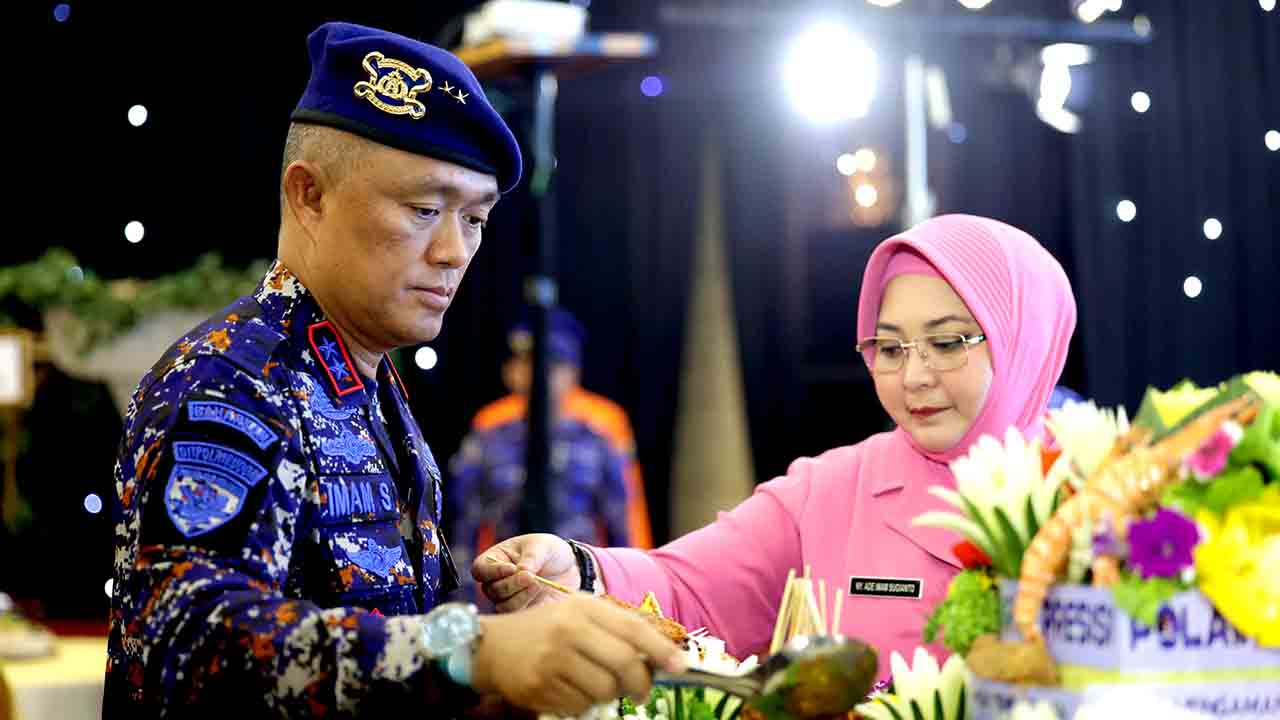 Pimpin Puncak Acara Hut Polairud Ke 73 Kapolda Jatim Apresiasi Keberhasilan Polairud