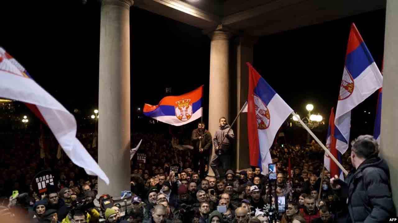 Ratusan Demonstran Di Belgrade Tuntut Pembebasan Mereka Yang Ditahan