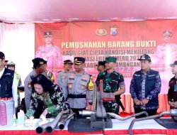 Ribuan liter Miras dan Ratusan Knalpot Brong di Lamongan Dimusnahkan Jelang Nataru