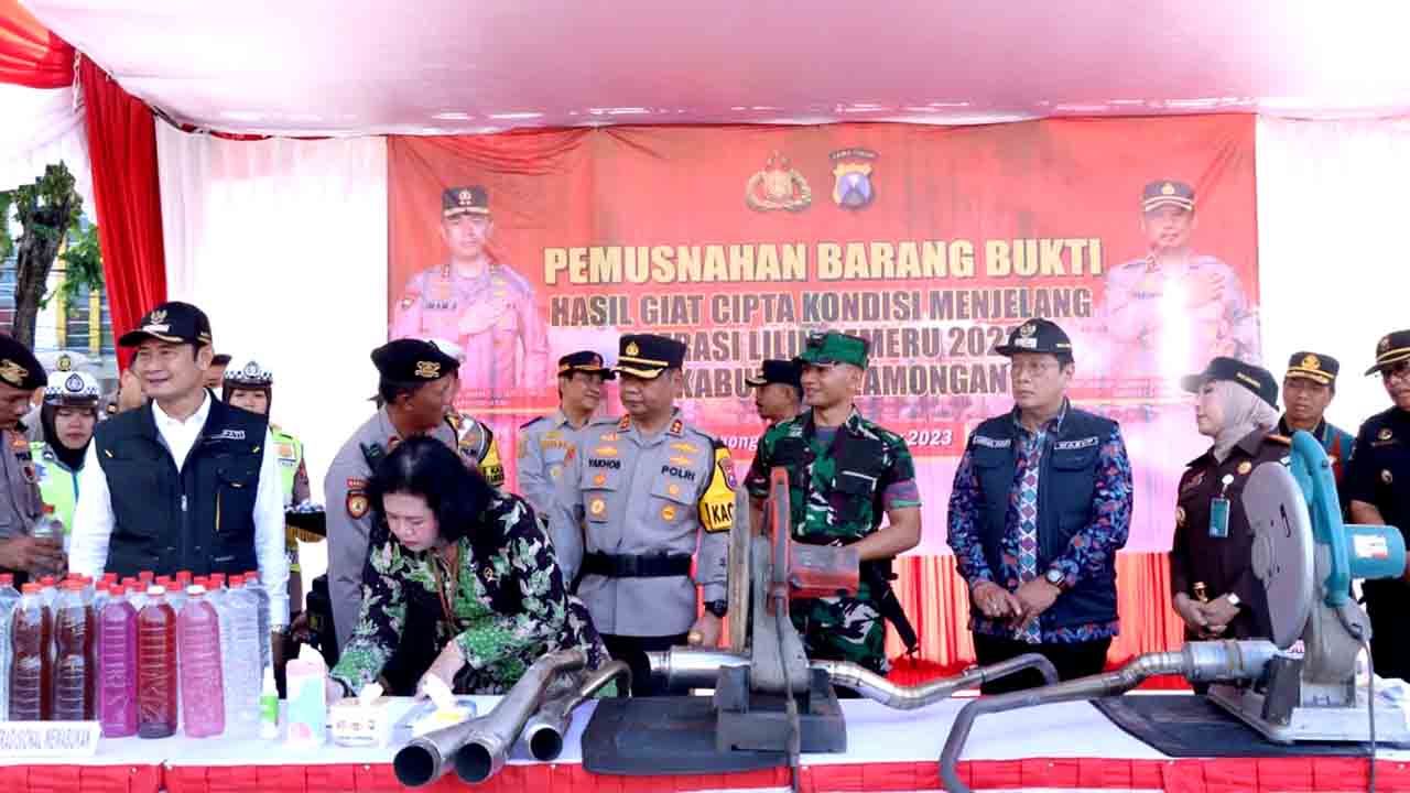 Ribuan Liter Miras Dan Ratusan Knalpot Brong Di Lamongan Dimusnahkan Jelang Nataru