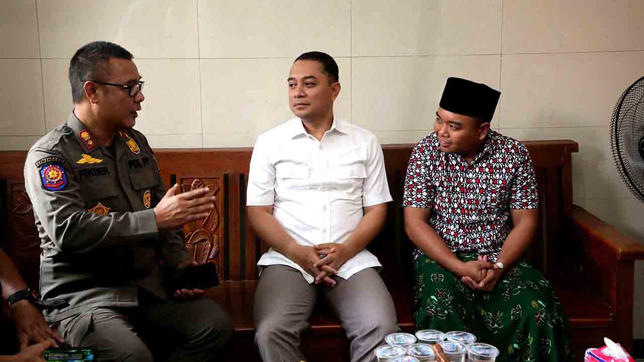 Wali Kota Eri Cahyadi Jenguk Dua Petugas Satpol Pp Yang Diduga Dianiaya Oknum Buruh