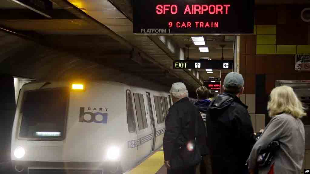 Kereta Komuter Tergelincir Dan Terbakar Di Dekat San Francisco