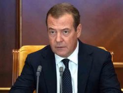 Medvedev: Serangan terhadap Ukraina Bukti Efektivitas Industri Militer Rusia