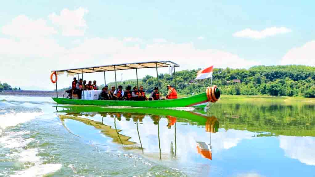 Aksi Forkopimda Ngawi Sebrangi Waduk, Distribusi Logistik Pemilu 1