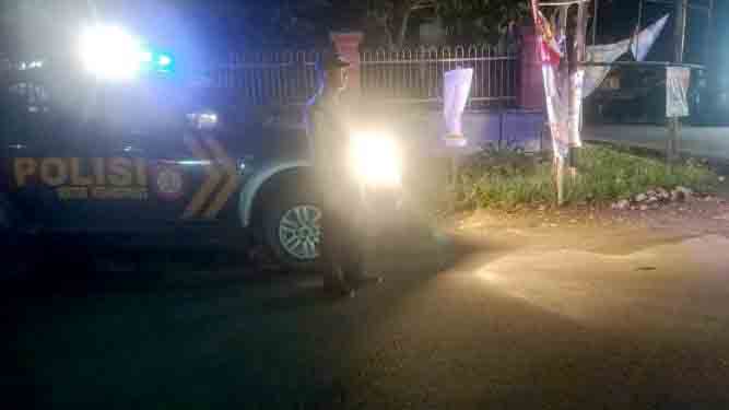 Anggota Polsek Kedungpring Melaksanakan Patroli Blue Light Pada Jam Rawan Antisipasi Kejahatan Jalanan