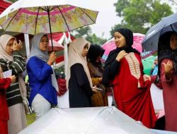 Pemilih perempuan berjumlah  lebih dari setengah pemilih di Pemilu 2024.  Apakah pemilih perempuan juga memilih caleg perempuan?  Jika tidak, apa alasannya?