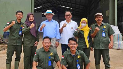 Arie Triyono Menerima Kunjungan Ridwan Kamil Di Lokasi Peternakan