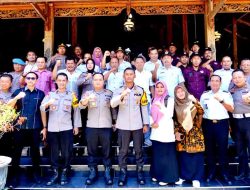 Gelar Cangkrukan Bersama Warga Balong, Polres Ponorogo Laksanakan Cooling System Pasca Coblosan Pemilu 2024