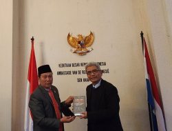 Buku Karya Irjen Dedi Prasetyo Diserahkan ke Para Dubes, Ini Tujuannya