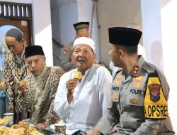 Ngopi Bareng Setelah Sholat Subuh Berjamaah, Inilah Cara AKBP Bramastyo Dekat Dengan Masyarakat