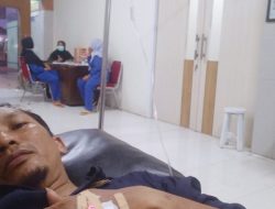 Diduga kelelahan Seorang Wartawan di kecamatan Ngadiluwih jatuh pingsan saat menjadi Ketua KPPS pemilu 2024