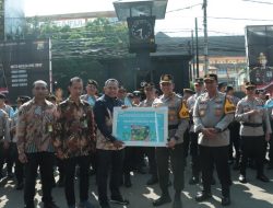 Dukung Zero Emisi, Polresta Malang Kota Terima Sertifikat Dekarbonisasi Partner dan Pohon dari Pertamina