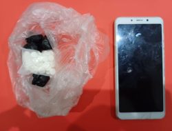 Tanggapi Keresahan Warga, Satresnarkoba Polres Kediri Amankan Pengedar Pil LL Asal Bada