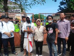 Gelar Aksi Spontanitas, Aliansi Masyarakat Peduli Demokrasi Pemilu Kediri 2024 Tolak Isu Hak Angket