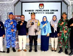 Jelang Pemilu 2024, Kapolres Ngawi Pimpin Apel dan Patroli Gabungan Skala Besar