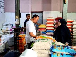 Jelang Ramadhan Satgas Pangan Polres Lamongan Sidak Pasar Pastikan Ketersediaan dan Harga Beras