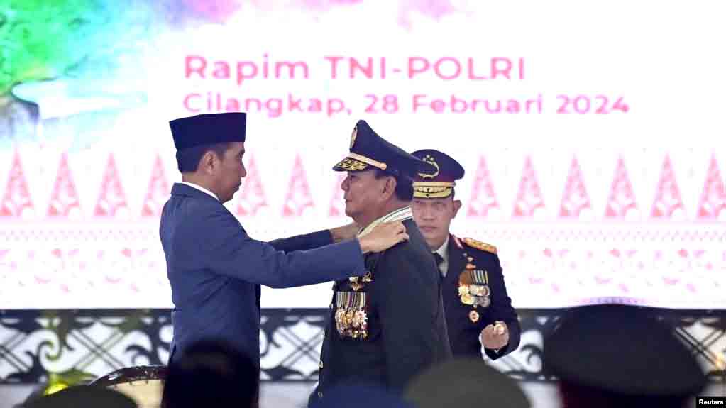 Jokowi Bantah Ada Transaksi Politik Di Balik Pemberian Kenaikan Pangkat Prabowo
