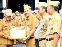 Peringati HUT Pemalang, Bupati Pemalang Serahkan Penghargaan Lomba Kebersihan dan Keindahan Taman