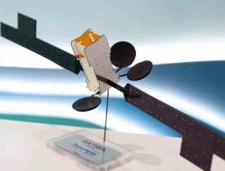 SpaceX Raup Keuntungan di Indonesia Berkat Kegagalan Peluncuran Roket China