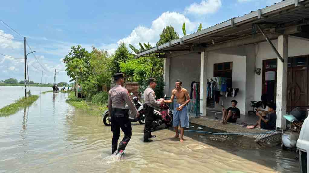2 Kecamatan Di Jombang Dilanda Banjir, Polisi Turun Pastikan Kondisi Warga Aman 2