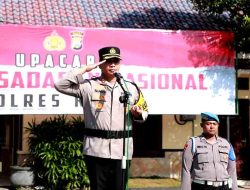 Berprestasi dan Berdedikasi Tinggi, Puluhan Personel Polres Kediri Terima Penghargaan