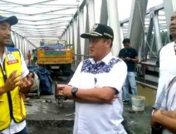 Bupati Pemalang Tinjau Perbaikan Jembatan Comal Yang Amblas Akibat Cuaca Ekstrem