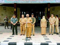 Dari Bawean, Bupati Yani Lepas Keberangkatan Bantuan Dan Kunjungi Korban Luka Gempa Bawean