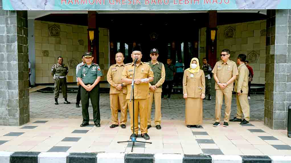 Dari Bawean, Bupati Yani Lepas Keberangkatan Bantuan Dan Kunjungi Korban Luka Gempa Bawean