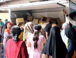 Disperindag Sidoarjo Bersama Pemdes Kebaron Gelar Pasar Murah